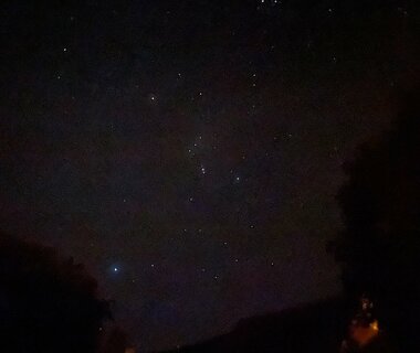 Depuis cette nuit on éteint l'éclairage public et on rallume les étoiles