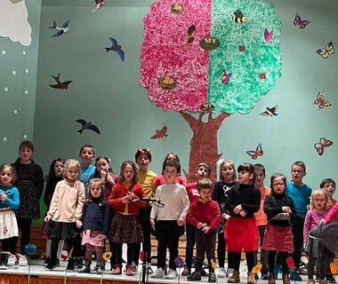 Le voyage au fil des saisons spectacle de Noël de notre école publique 