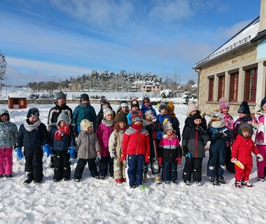 Le plaisir de la neige à l'école