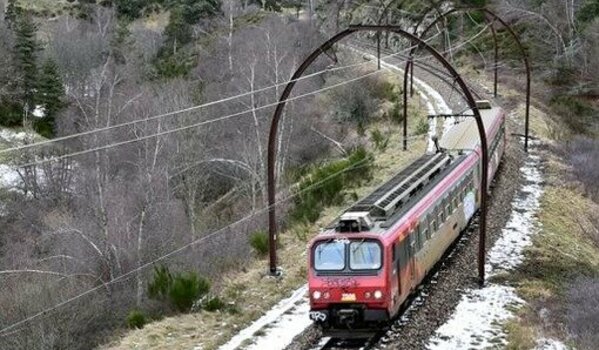 Le TER après le Tunnel du Born
