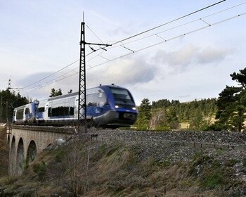 L'Intercités rentre sur la commune avec le Viaduc du Triboulin