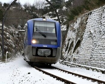 L'Intercités à la sortie du Tunnel du Born