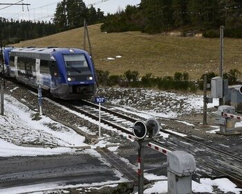 L'intercités au passage à niveau 107