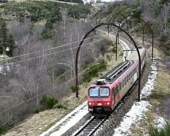 Le TER après le Tunnel du Born